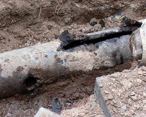 broken-sewer-pipe2 broken-sewer-pipe2