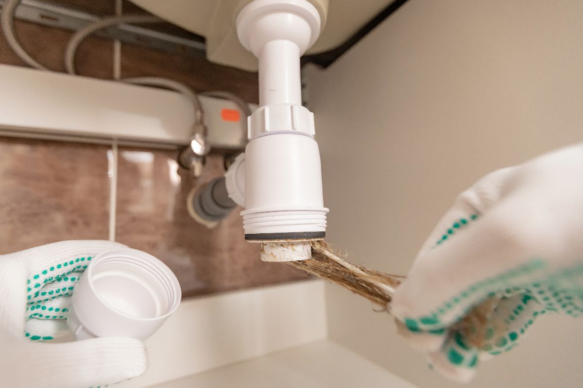 Plumber Eliminates Drain Blockages